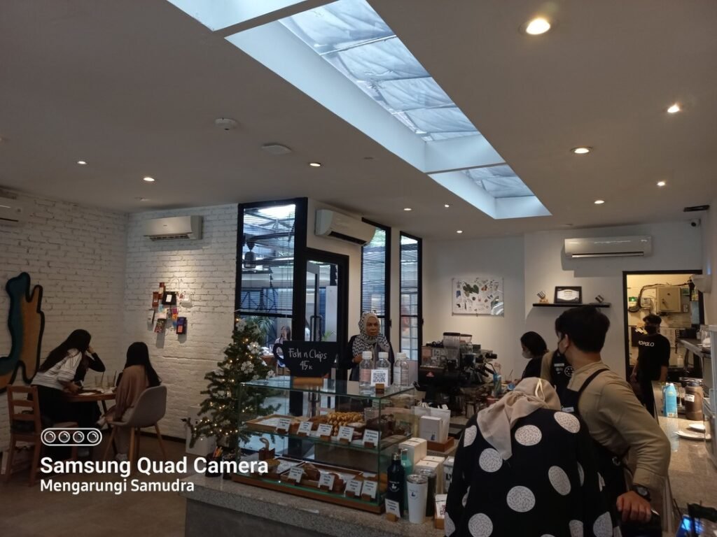 Bagian Indoor Popolo Coffee