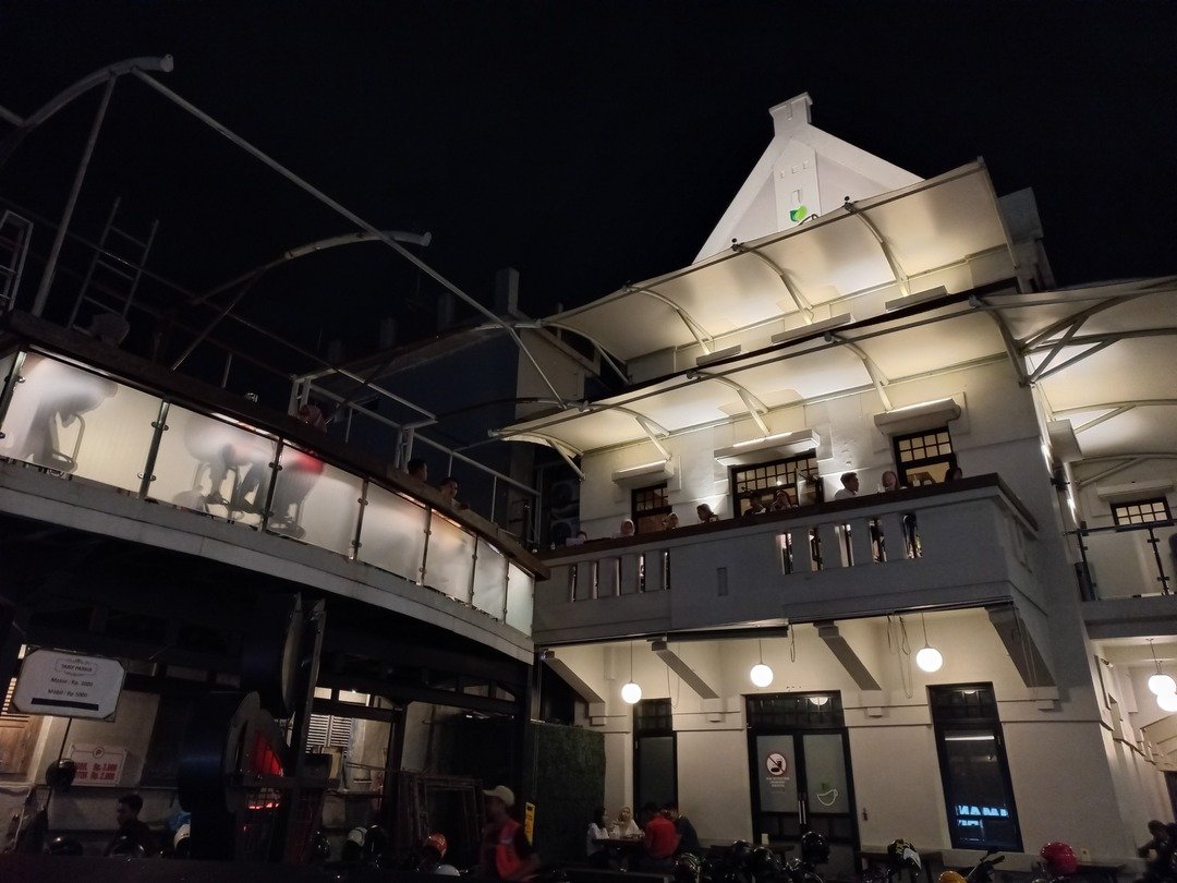 Menikmati Pesona Tugu Jogja di Cafe Kebon Ndalem